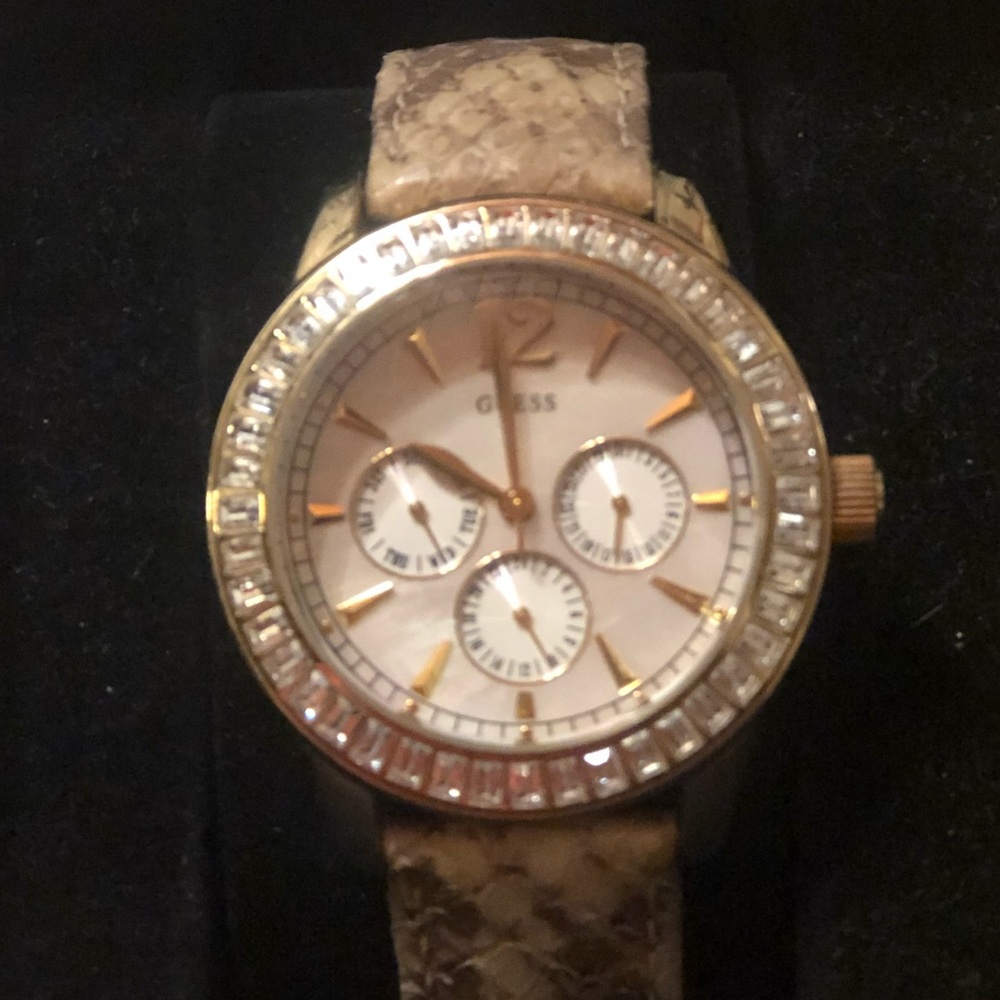 Guess Watch - Picture 3 of 5